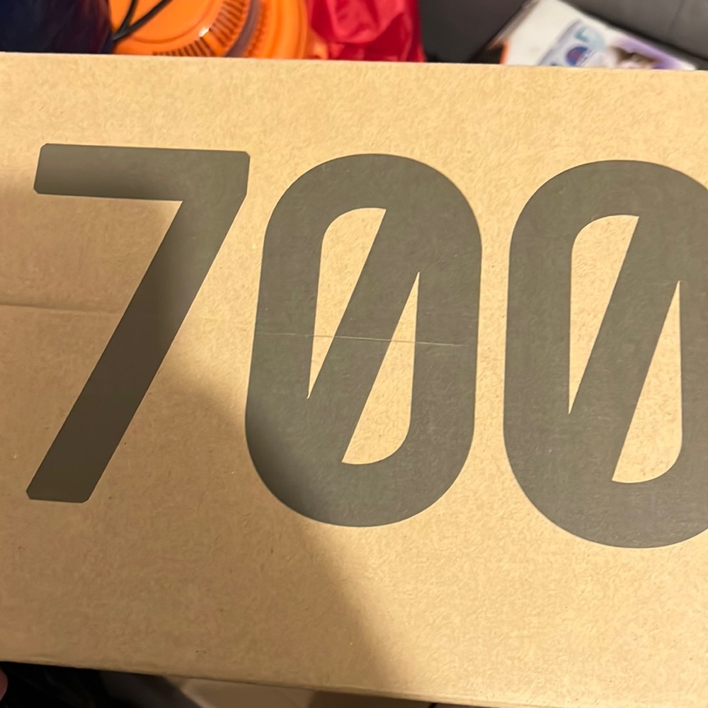 Yeezy boost 700